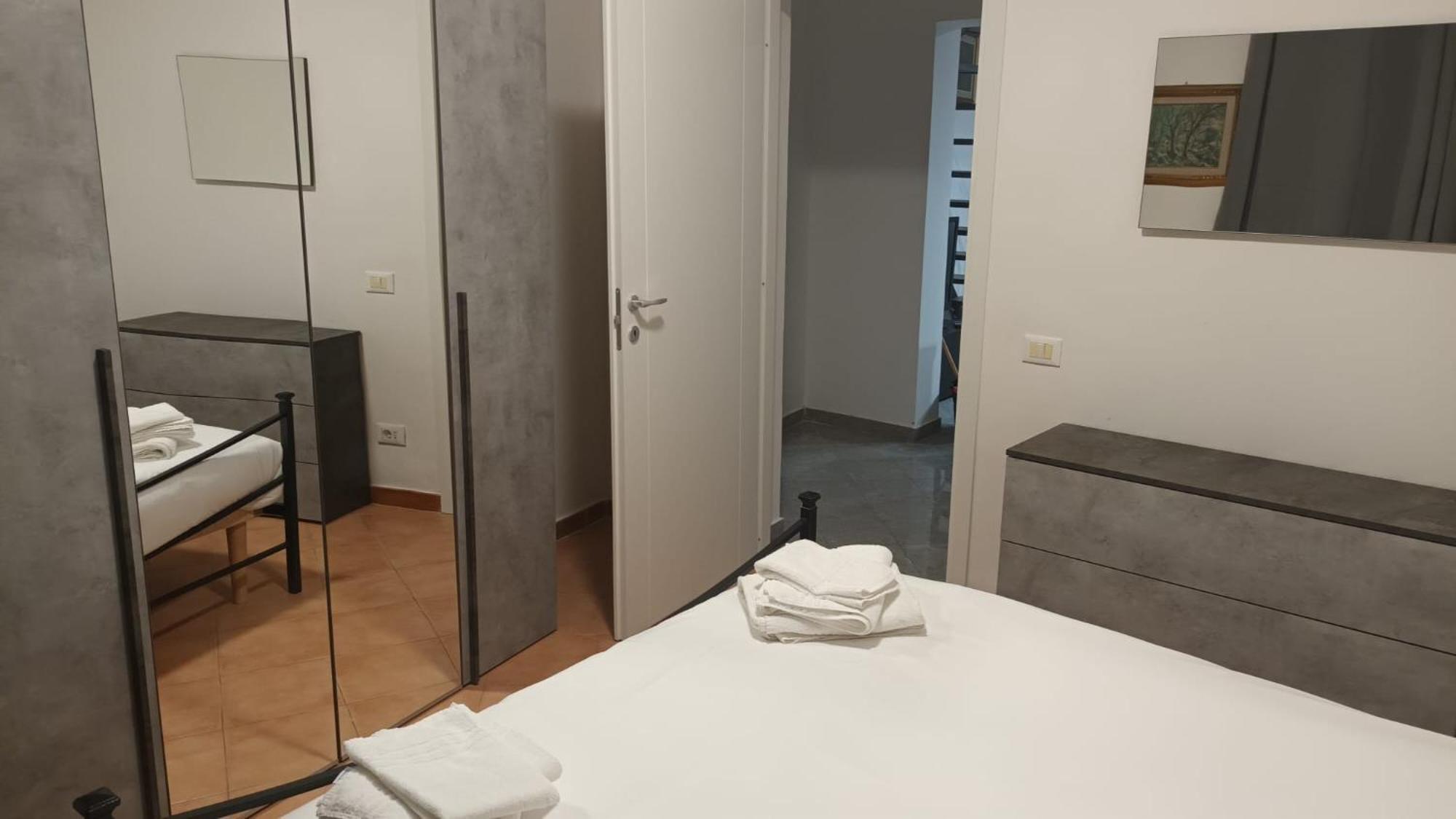 リヴォルノCasa N 2 Con Parcheggio Privato E Colonnina Ricaricaアパートメント エクステリア 写真